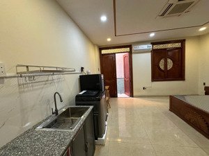 cho thuê phòng ban công thang máy full nội thất 7.3 triệu chính chủ