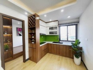 gấp, cần bán căn hộ chung cư chính chủ tại chùa bộc chỉ 2tỷ