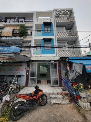 bán gấp nhà 4 tấm mtkd chợ bình long gần ngã tư bốn xã rất sầm uất.