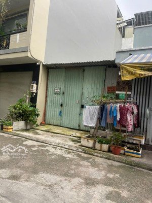 bán nhà nát 67/42 bờ bao tân thắng. dt: 4x16,5m. hẻm 8m thông có lề. giá bán 7,8 tỷ thương lượng