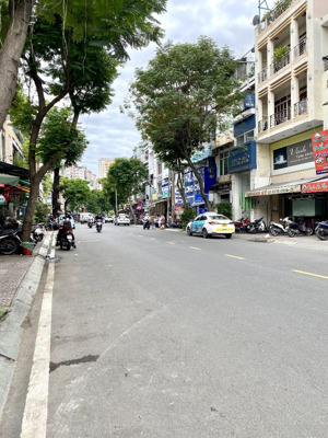 mặt hẻm kinh doanh 5 tầng, ô tô cất nhà trần hưng đạo, cạnh công an tp