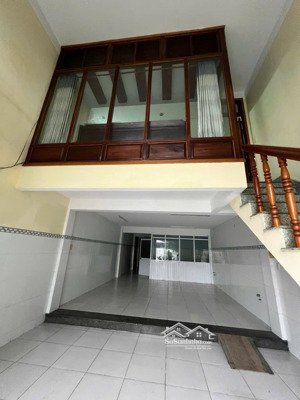 cho thuê nhà nguyên căn nguyễn tất thành - nha trang (cách vòng xoay lê hồng phong 300m)