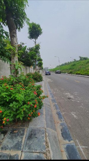 phúc lợi chỉ 20m ra phố có 102 dân cư đông đúc tiện ích bạt ngàn