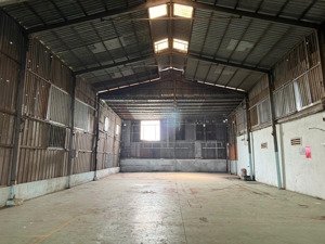 cho thuê kho xưởng 600m2 mặt tiền đường bùi công trừng hóc môn