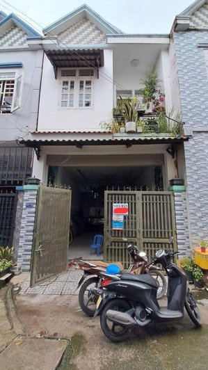 bán nhà 1 trệt 1 lầu (dt: 67m2) sổ riêng thổ cư 109% đường oto thuộc p. bửu hoà. giá chỉ 2,650 tỷ