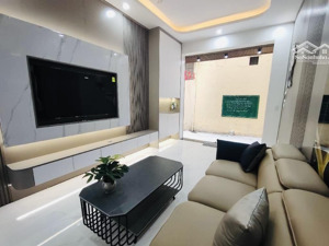 giáp nhị 48m 4 tầng khe thoáng sau cực mát!
gần otto tránh , kinh doanh tốt thiết kế hiện đại