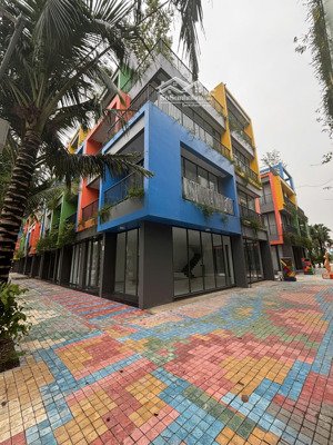 chính chủ ra hàng căn shophouse góc mặt đường đối diện clubhouse flamingo golden hill!