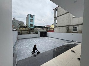 chính chủ cho thuê nhà riêng sát đường lý thánh tông, có thể mở dịch vụ cafe, f&b. 12 triệu/ tháng