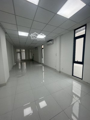 văn phòng 70m2 trống suốt sát khu phú mỹ hưng sẵn máy lạnh, thang máy, hình thật