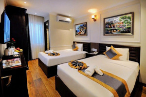 khách sạn sát biển trần phú có dòng tiền 100tr/ tháng