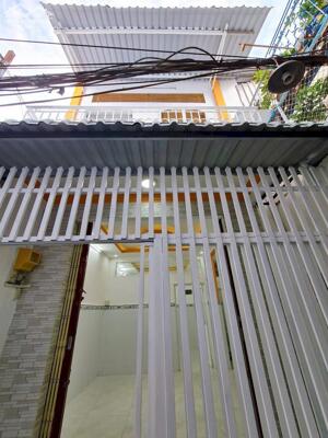 Nhà trệt lầu hẻm 4 đường CMT.8 - Ngang siêu thị Vincom Hùng Vương