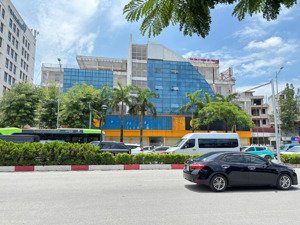 duy nhất nhà khủng mặt phố nguyễn văn cừ 660m2 x 5 tầng mặt tiền 40m