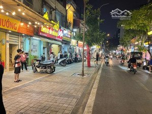 cho thuê cửa hàng mặt phố trần quang diệu - đống đa. dt 90mx2 tầng. mặt tiền 5m. giá 30tr.