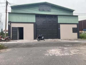 cho thuê kho mới xây xong 300m2 (15x20m), mặt tiền đường nhựa 8m, cách đường trần đại nghĩa 100m