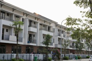 chính chủ cần tiền để rẻ hơn 900 triệu căn nhà phố 2 mặt tiền đường tại centa riverside