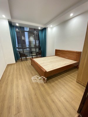cho thuê nhà hoàng quốc việt ở ngay, 35m2 5 tầng full nội thất mới tinh, mỗi tầng 1 phòng rộng rãi