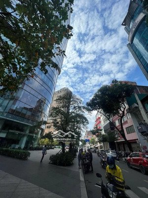 siêu vị trí,chủ cần bán toà nhà mặt tiền đường hồ tùng mậu p.bến nghé quận 1.dt:6x36m2 giá 230 tỷ.