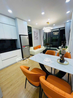 chính chủ cần bán căn hộ 2pn 2vs full nội thất,giá từ 6.4 tỷ sẵn sổ. anh chị lh em diệu 