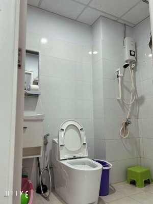 bán căn 69m2 3pn 2pn còn nội thất dính tường. giá 2,4 tỷ