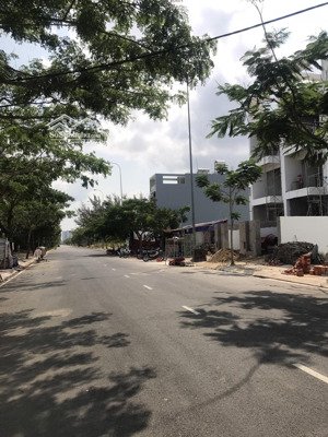 nền nhà phố kdc vạn hưng phú, phú xuân nhà bè dt 125m2, đường 20m, giá 52tr/m2. lh 