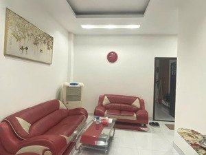 bán nhà 4 tầng để lại nội thất đường 3 tháng 2 , hải châu. lh tuyết