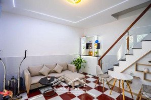 mặt tiền hẻm xe hơi vừa ở vừa kinh doanh q7, 8x6m, 2 tầng, nhỉnh 6 tỷ