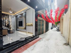 bán nhà trung tâm hoàng mai - sát ô tô tránh - dt 48m, full nội thất - ở ngay. giá bán 9.95 tỷ