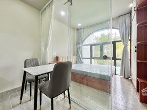 1pn có máy giặt sấy riêng - cửa khoá phòng vân tay - ngay chợ bà chiểu - cách 200m đến cầu bông