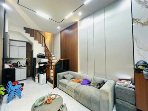 bán nhà tây sơn dt 25m2 5t 3,2m mt, gần phố, nhà đẹp, xung quanh tiện ích nhiều giá 6,7 tỷ