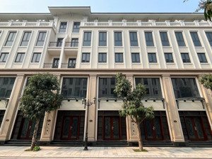 chính chủ bán cắt lỗ căn liền kề vịnh tây 60m vị trí sát chung cư, công viên. giá 9,x tỷ. x mầm non