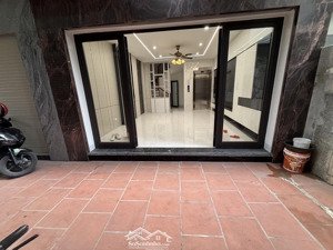 siêu phẩm thạch bàn long biên vị trí đỉnh full nội thất ở sướng - nhà mới ô tô đỗ cổng tháng máy