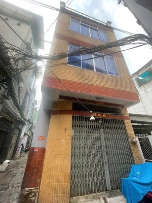 chính chủ bán nhà phan văn trị, p2, q5. dt 52m2, xây 3tầng. gần mặt tiền. chỉ 5tỷ950