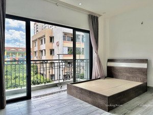 cho thuê căn hộ studio ban công siêu rộng nội thất đầy đủ tiện nghi