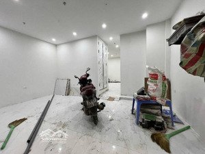 toà nhà ccmn 6 tầng thang máy 9 phòng kk , ô tô đỗ cửa, nhỉnh 9 tỷ