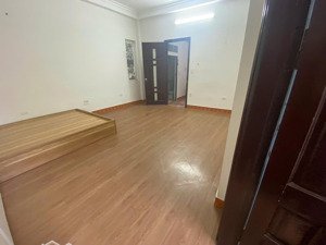 bán nhà bằng liệt ô tô 7 chỗ qua nhà ngõ thông gần trường, khu vui chơi -dòng tiền-32m2 giá 7.65 tỷ