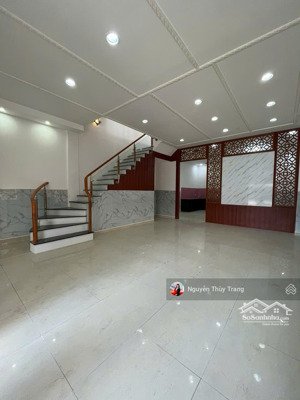 cần bán gấp biệt thự phố d35 việt sing 10x18 1 trệt 1 lầu sân thượng đúc full sẵn hđ thuê