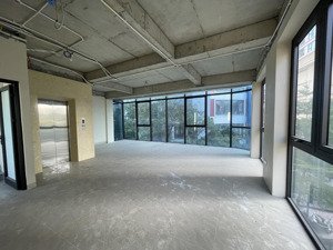 chính chủ cho thuê văn phòng, kinh doanh tầng 1 đến 6. dt: 70m2 giá 14tr/tháng.lh chung: 