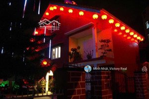 bán gấp villa diện tích lớn, có dòng thu tốt cách hồ xuân hương 500m