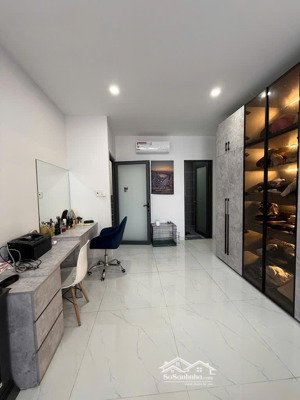 qua trung tâm không lo kẹt xe. bán nhà 3 tầng đẹp như hình, đường khánh hội, quận 4.