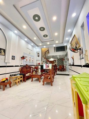 sos bán nhà hẻm kinh doanh 81 m2 3 tầng 6.9 tỷ hẻm 8 m gần sân bay