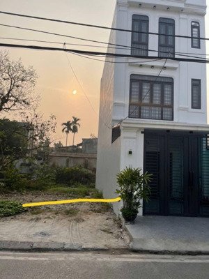 cần bán lô đất mặt đường cam lộ vị trí nằm giữa dự án himlam và khu đâu giá đông chuối đường 12m