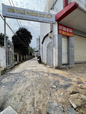 chính chủ gửi bán lô đất 65m2 hẻm cách đường nguyễn thị định 50m. ngang 4m dài 16m