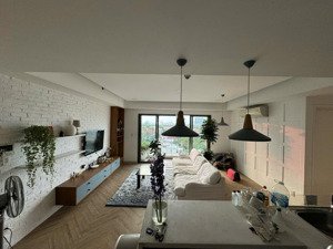 cần cho thuê căn hộ 3 phòng ngủ masteri thảo điền. lh: 