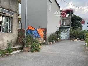 gia lâm _hà nội. đường thông rộng xe tải chạy. chỉ hơn 2 tỷ