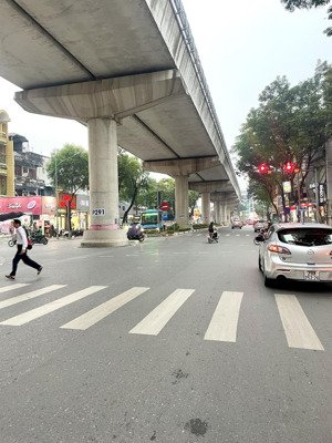 nhà mới sát ô tô - cầu giấy 40m -mt 4.6m 13t.ỷ - 50m mặt phố, thang máy