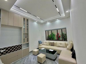 siêu phẩm ngọc khánh! 6 tầng thang máy, ngõ ba gác, gần phố, 10m ra ô tô, full nội thất, 45m2