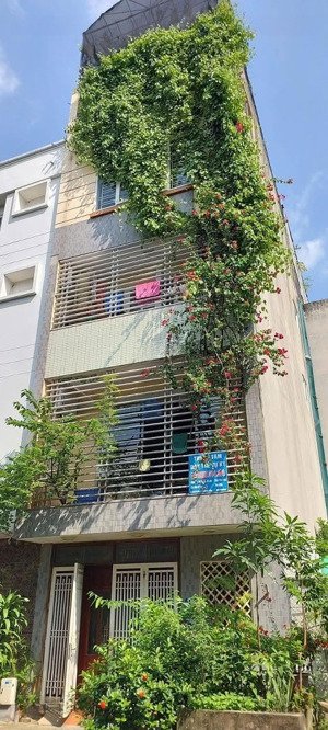 bán căn lk mậu lương nhà giáp trường. dt 50m xây 5 tầng mt 5m.