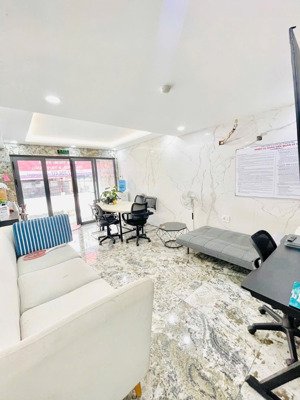 cho thuê mặt bằng kinh doanh hoặc mở shophouse có hầm xe để xe thoải mái giá chỉ 8tr gần q. 1