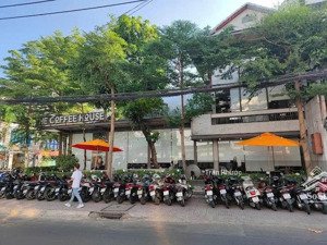 nhà góc 2mt số 25 đồng nai, phường 15 quận 10 dt: 20x15m 1 trệt 1 lầu - vị trí dễ nhận diện