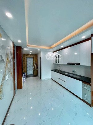 nhà mặt đường ô tô taxi kinh doanh di trạch, dt 33m2 x 6 tầng thang máy, sát vđai 3,5, giá 7,5 tỷ